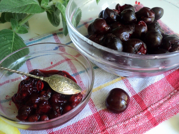 How to freeze cherries for the winter