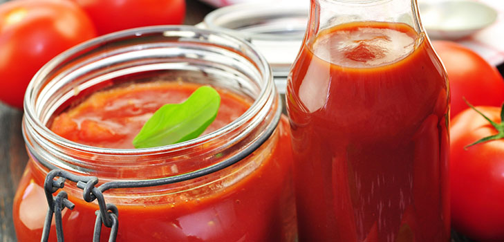 Ketchup by own hands from tomatoes: step-by-step recipes for harvesting for the winter