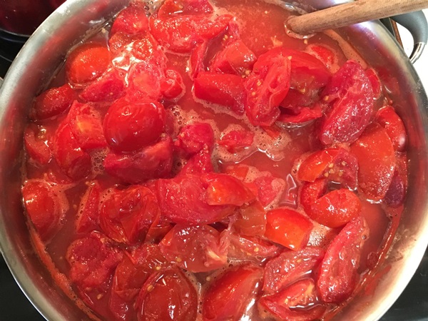 Ketchup by own hands from tomatoes: step-by-step recipes for harvesting for the winter