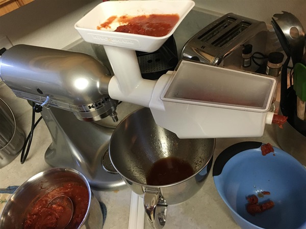 Ketchup by own hands from tomatoes: step-by-step recipes for harvesting for the winter