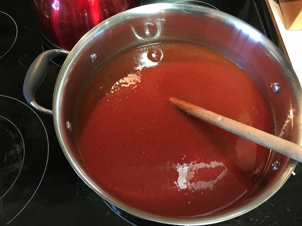 Ketchup by own hands from tomatoes: step-by-step recipes for harvesting for the winter