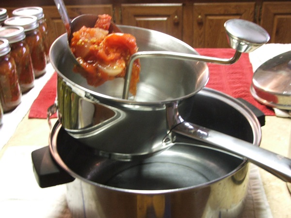 Ketchup by own hands from tomatoes: step-by-step recipes for harvesting for the winter