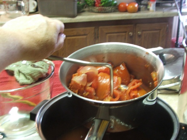 Ketchup by own hands from tomatoes: step-by-step recipes for harvesting for the winter