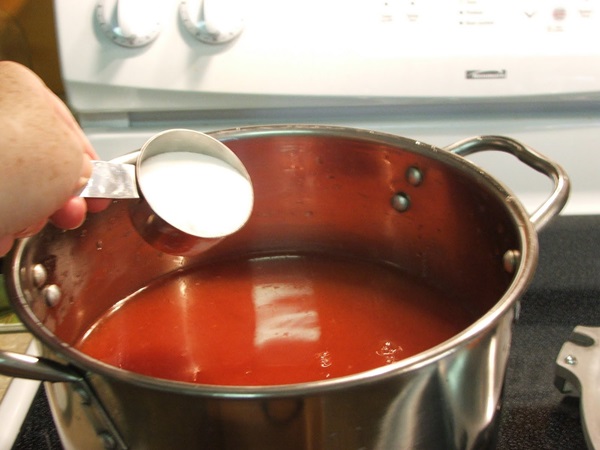 Ketchup by own hands from tomatoes: step-by-step recipes for harvesting for the winter