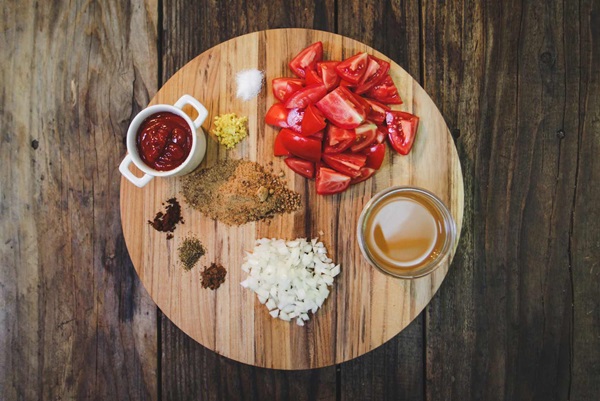 Ketchup by own hands from tomatoes: step-by-step recipes for harvesting for the winter