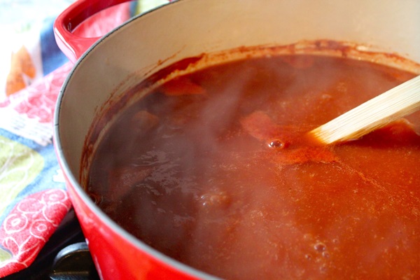 Ketchup by own hands from tomatoes: step-by-step recipes for harvesting for the winter