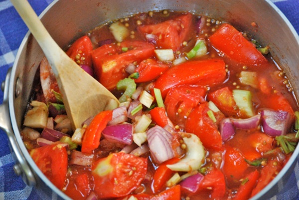 Ketchup by own hands from tomatoes: step-by-step recipes for harvesting for the winter