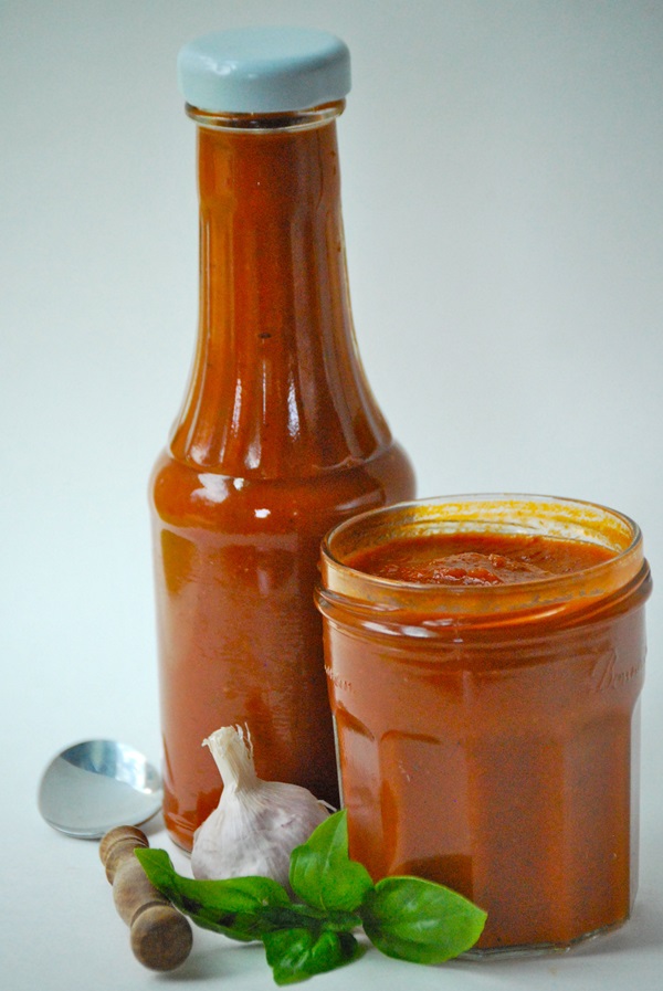 Ketchup by own hands from tomatoes: step-by-step recipes for harvesting for the winter
