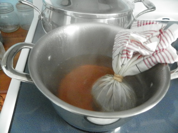 Ketchup by own hands from tomatoes: step-by-step recipes for harvesting for the winter