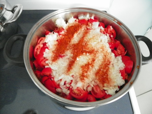 Ketchup by own hands from tomatoes: step-by-step recipes for harvesting for the winter