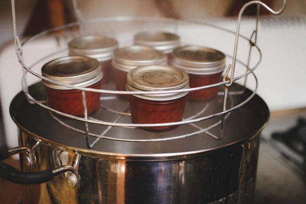 Ketchup by own hands from tomatoes: step-by-step recipes for harvesting for the winter