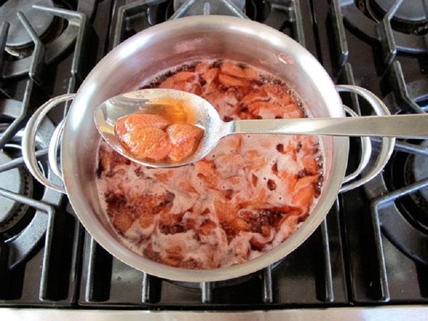 Strawberry compote for the winter