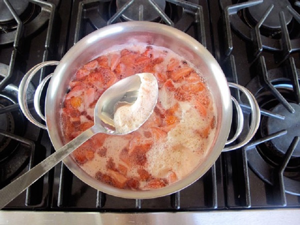 Strawberry compote for the winter