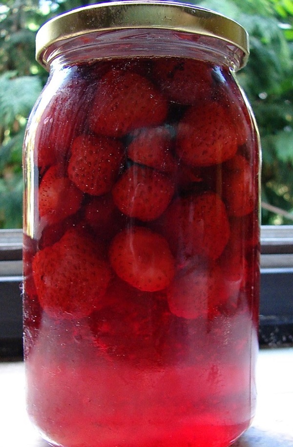 Strawberry compote for the winter