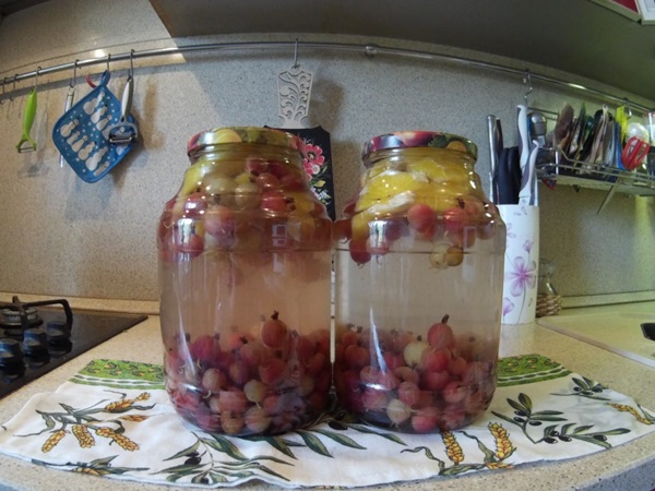 Compote of gooseberry for the winter