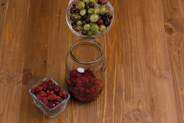 Compote of gooseberry for the winter