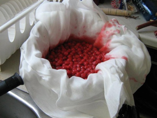 Fragrant compote of cherries in a pan and multivark - recipe
