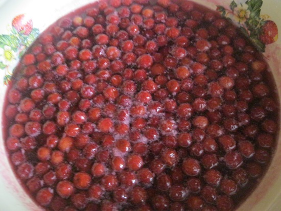 Fragrant compote of cherries in a pan and multivark - recipe
