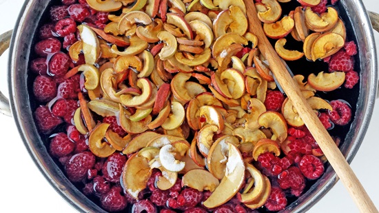 Fragrant compote of cherries in a pan and multivark - recipe