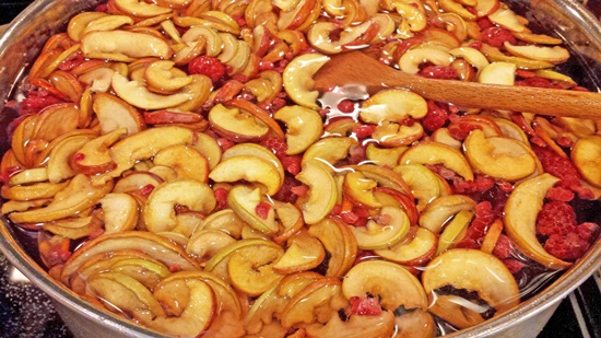 Fragrant compote of cherries in a pan and multivark - recipe