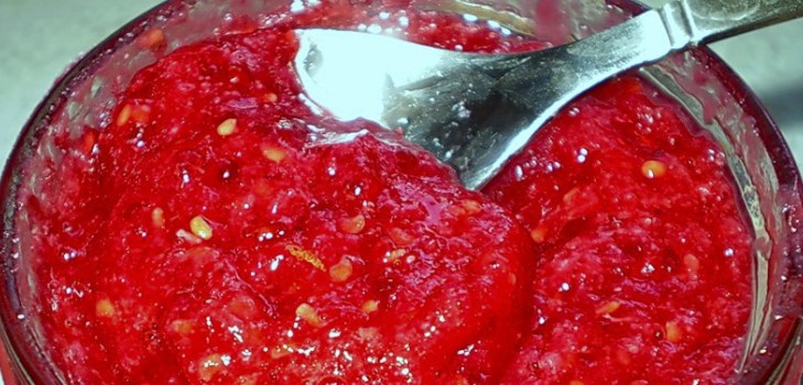 Raspberries with sugar for the winter without cooking, Pyatiminutka, in the freezer. Recipe for fresh raspberries, grated with sugar