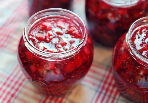 Raspberry jam with apples