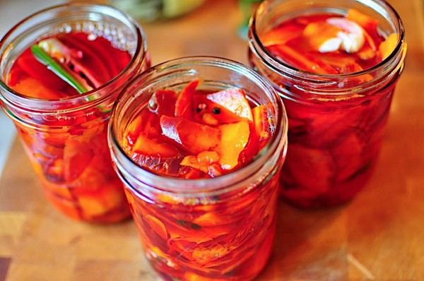 Carrots for the winter in cans - in Korean, lecho, salad, dressing - very tasty recipes with onions, beets, pepper. How to keep carrots for winter at home