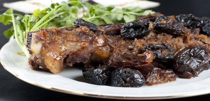 Recipe for meat with prunes in a multivarquet - a delicious holiday recipe
