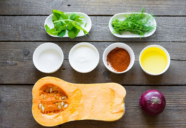 An unusual recipe: a delicious salad with pumpkin and onions in deep frying