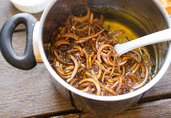 An unusual recipe: a delicious salad with pumpkin and onions in deep frying