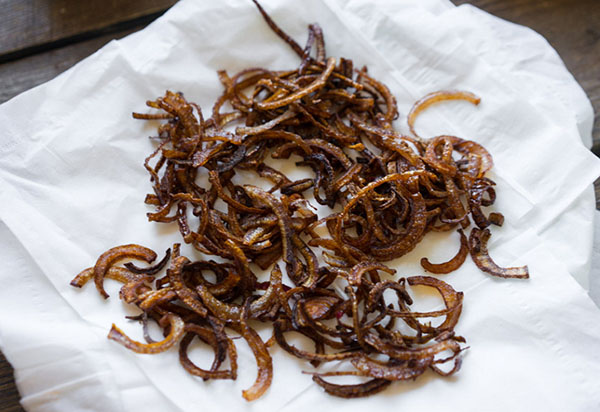 An unusual recipe: a delicious salad with pumpkin and onions in deep frying