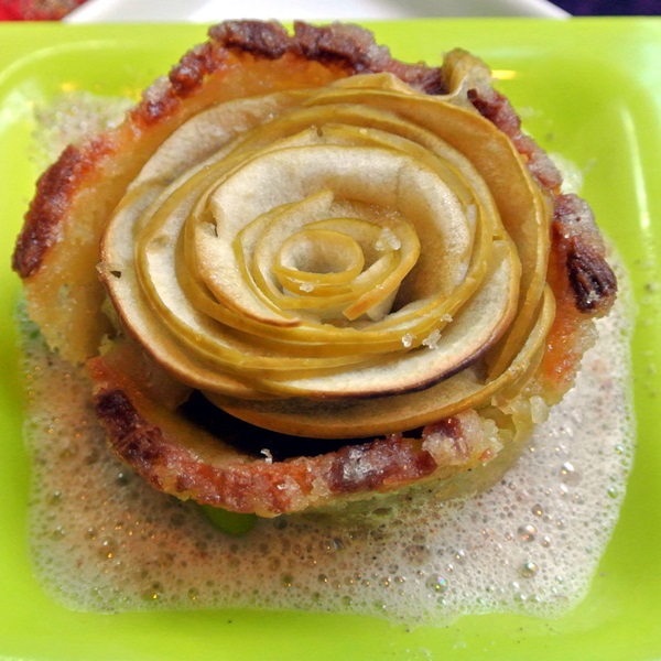 Very tasty charlotte with apples