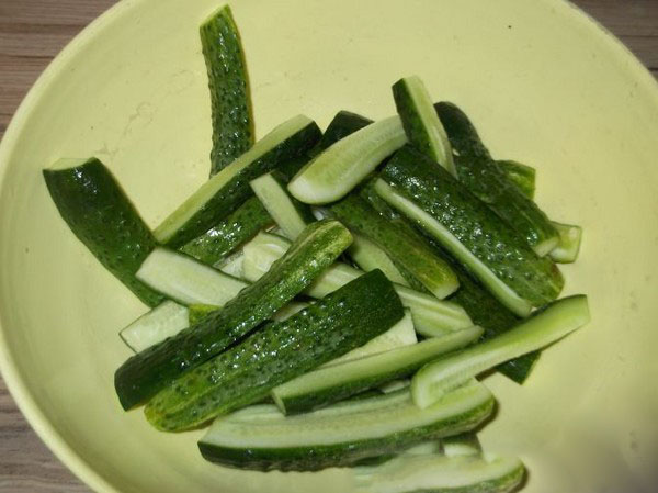 Cucumbers cold way under cap nylon and metal. Picking cucumbers in a cold way for the winter: with mustard, vodka, vinegar free