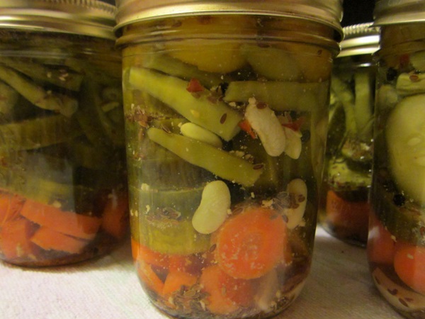 Tasty cucumbers with garlic for the winter