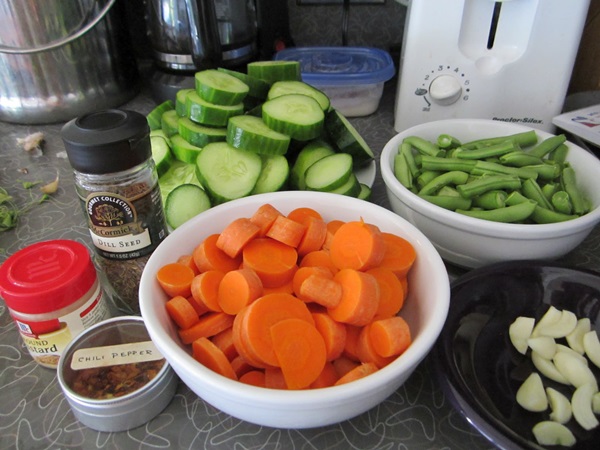 Tasty cucumbers with garlic for the winter