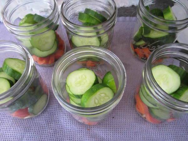 Tasty cucumbers with garlic for the winter