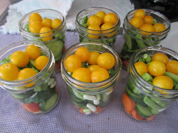 Tasty cucumbers with garlic for the winter