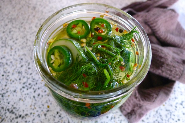 Tasty cucumbers with garlic for the winter