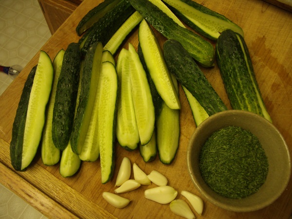 Tasty cucumbers with garlic for the winter