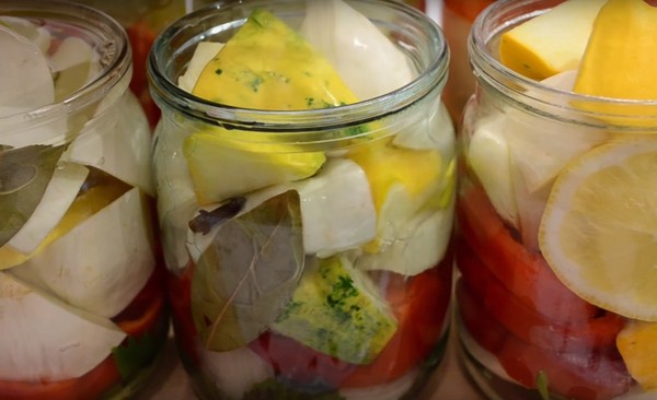 Patissons for the winter, delicious recipes of blanks "Fingers lick" in jars - pickled, salted, without sterilization