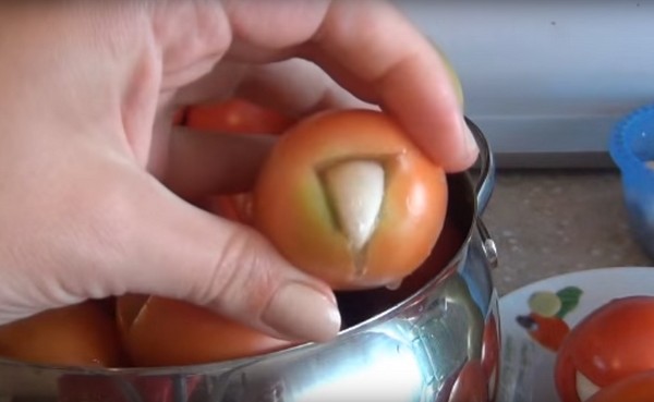 Tomatoes with garlic for the winter, recipes. Harvesting tomatoes with garlic for the winter: a recipe for fast cooking, without sterilization, salted without bathing