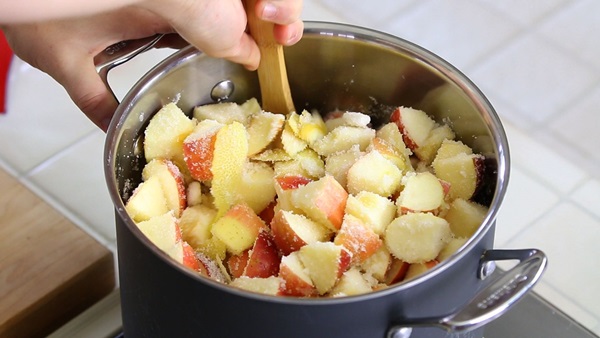 How to cook jam from apples at home