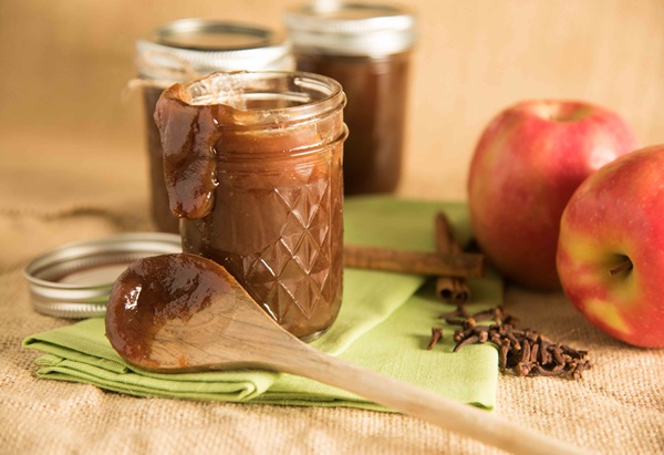 How to cook jam from apples at home