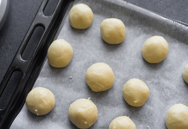 Holiday recipe: Peach cake with cream filling