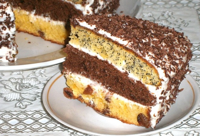 Simple and delicious sour cream cake