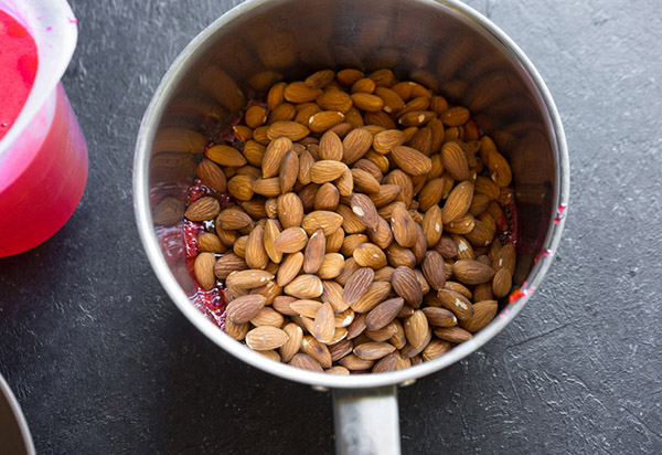 A simple recipe for colored sugar nuts