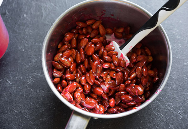 A simple recipe for colored sugar nuts
