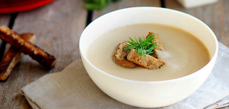 A simple recipe: creamy soup with mushrooms