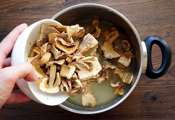 A simple recipe: creamy soup with mushrooms