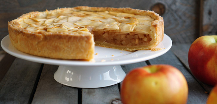 Simple recipe for apple cake with cinnamon
